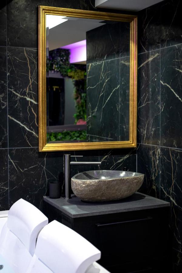 Love Room “La Nuit De Reve” Centre Historique แปร์ปินญอง ภายนอก รูปภาพ